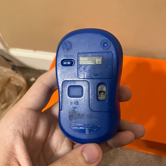 Logitech M220 Silent Wireless Mouse Blue USB Nano Receiver SilentTouch 2.4GHz - Picture 6 of 6